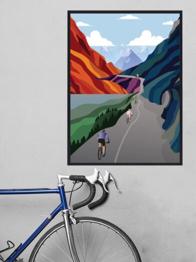 Cykelplakat med 4 cykelryttere der kører i bjergene. Tour de France plakaten som er en perfekt gaveide, der passer perfekt til alle som elsker at cykel