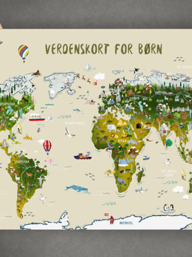 Håndtegnet verdenskort plakat til børn. Denne flotte børneplakat med verdenskortet med gul baggrund, passer perfekt ind på børneværelset