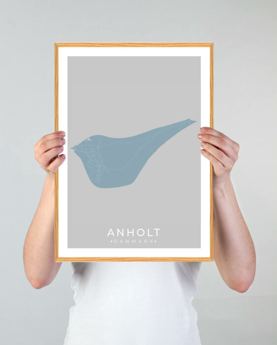 Anholt plakat med lyseblå baggrund. Denne Anholt plakat med øen som motiv viser Anholt fra sin smukkeste side