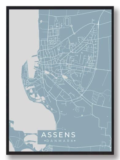 Lyseblå Assens byplakat. Detaljeret kort over Assens, Fyn, med hvide linjer og vejnet. En stilfuld og moderne vægdekoration.