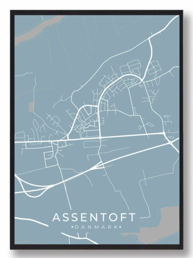 Assentoft byplakat i stilrent design. Denne Assentoft byplakat er med lyseblå baggrund og viser Assentoft fra sin smukkeste side