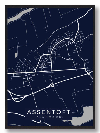 Assentoft byplakat i stilrent design. Denne Assentoft byplakat er med mørkeblå baggrund og viser Assentoft fra sin smukkeste side