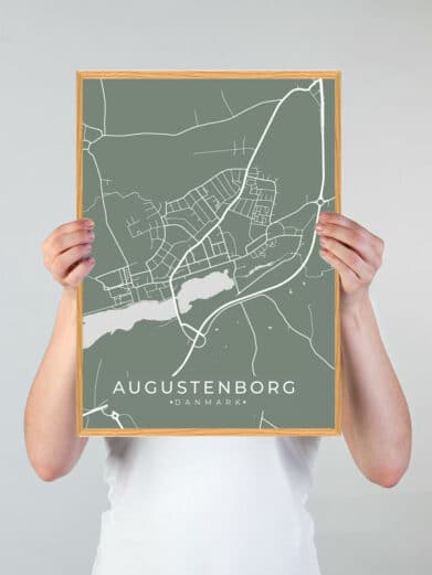 Augustenborg byplakat i grøn. Grafisk kort over Augustenborg, Syddanmark, i en stilren mintgrøn nuance. Flot vægkunst!