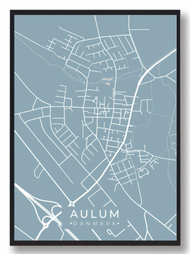 Aulum byplakat i stilrent design. Denne Aulum byplakat er med lyseblå baggrund og viser Aulum fra sin smukkeste side