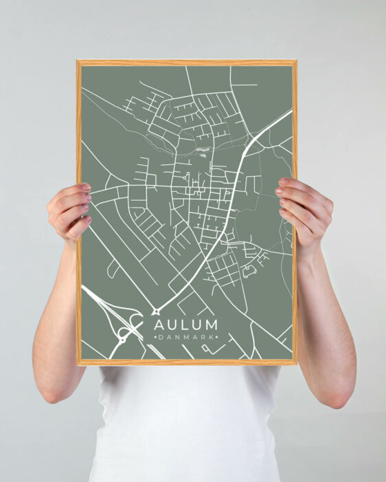 Aulum by plakat med grøn baggrund. Denne Aulum plakat med området som motiv viser Aulum fra sin smukkeste side