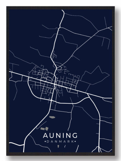 Auning byplakat i stilrent design. Denne Auning byplakat er med mørkeblå baggrund og viser Auning fra sin smukkeste side