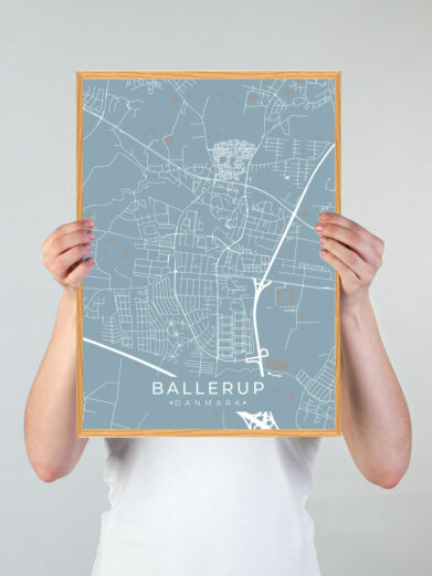 Ballerup by plakat med lyseblå baggrund. Denne Ballerup plakat med området som motiv viser Ballerup fra sin smukkeste side