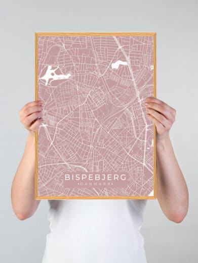 Bispebjerg byplakat i rosa. Minimalistisk design med hvide linjer på en rosa baggrund. Perfekt som vægkunst.