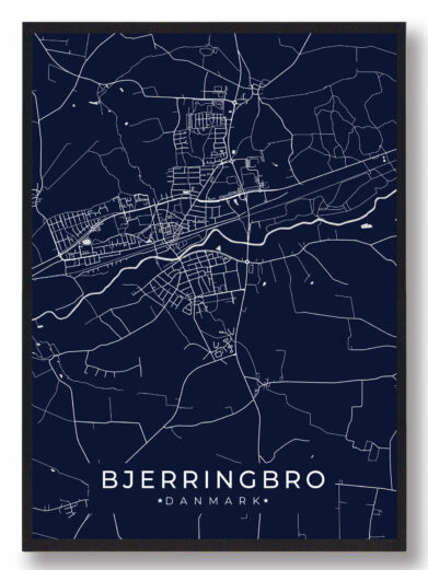 Bjerringbro byplakat i stilrent design. Denne Bjerringbro byplakat er med mørkeblå baggrund og viser Bjerringbro fra sin smukkeste side