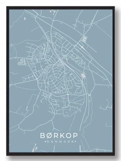 Børkop byplakat i stilrent design. Denne Børkop byplakat er med lyseblå baggrund og viser Børkop fra sin smukkeste side
