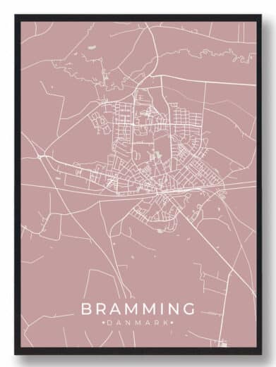 Bramming byplakat i stilrent design. Denne Bramming byplakat er med rosa baggrund og viser Bramming fra sin smukkeste side