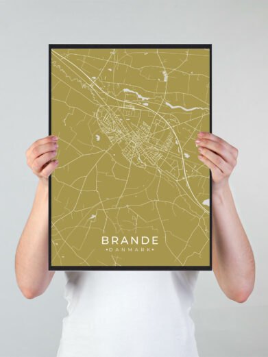 Brande byplakat i stilrent design. Denne Brande byplakat er med gul baggrund og viser Brande fra sin smukkeste side