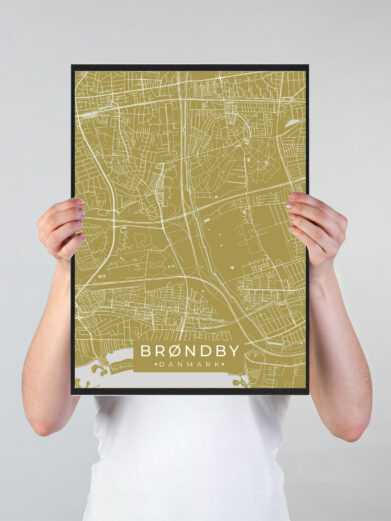 Brøndby byplakat i stilrent design. Denne Brøndby byplakat er med gul baggrund og viser Brøndby fra sin smukkeste side