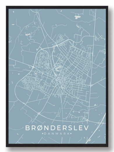 Brønderslev byplakat i stilrent design. Denne Brønderslev byplakat er med lyseblå baggrund og viser Brønderslev fra sin smukkeste side