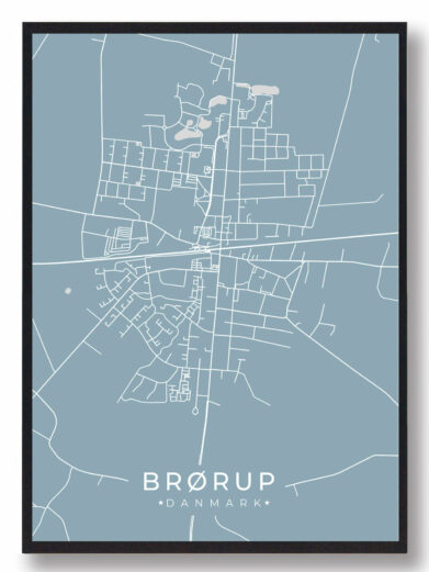 Brørup byplakat i stilrent design. Denne Brørup byplakat er med lyseblå baggrund og viser Brørup fra sin smukkeste side