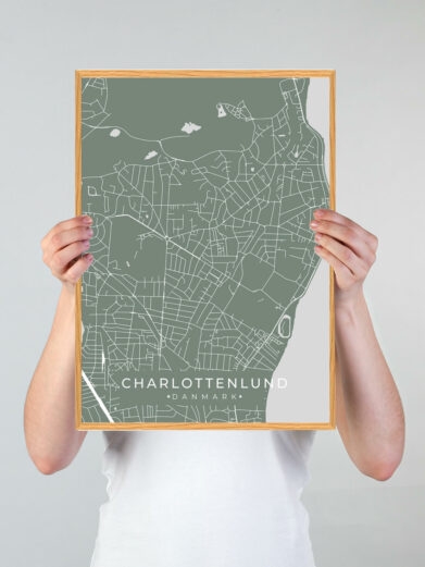 Charlottenlund byplakat i stilrent design. Denne Charlottenlund byplakat er med grøn baggrund og viser Charlottenlund fra sin smukkeste side