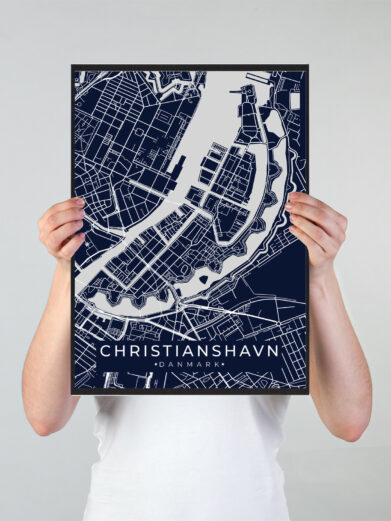Christianshavn byplakat i stilrent design. Denne Christianshavn byplakat er med mørkeblå baggrund og viser Christianshavn fra sin smukkeste side