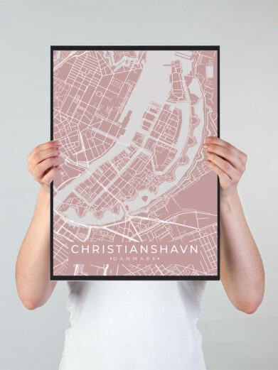 Christianshavn byplakat i stilrent design. Denne Christianshavn byplakat er med rosa baggrund og viser Christianshavn fra sin smukkeste side