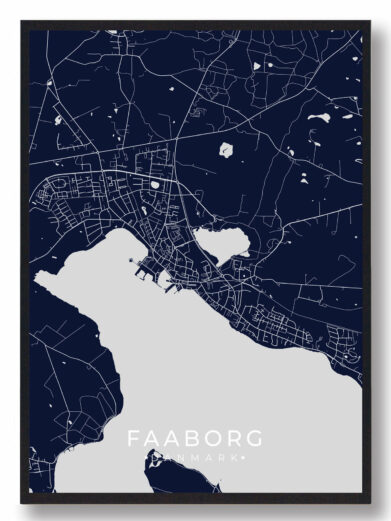 Faaborg byplakat i stilrent design. Denne Faaborg byplakat er med mørkeblå baggrund og viser Faaborg fra sin smukkeste side