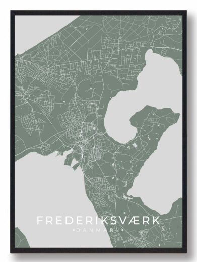 Frederiksværk byplakat i stilrent design. Denne Frederiksværk byplakat er med grøn baggrund og viser Frederiksværk fra sin smukkeste side