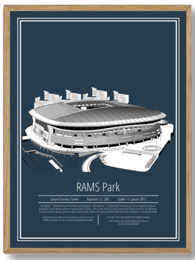 En imponerende plakat, der skildrer Galatasaray på RAMS Park. Stadionets arkitektur og dynamik fanger opmærksomheden, mens den mørkeblå baggrund skaber en stemning af intens kamp og forventning, som får denne plakat til at udstråle både styrke og passion.