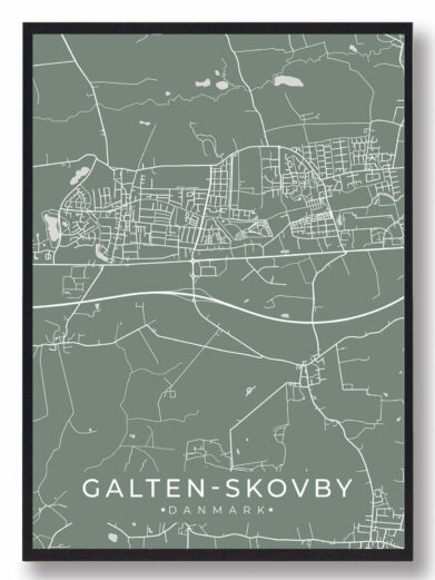 Galten Skovby byplakat i stilrent design. Denne Galten Skovby byplakat er med grøn baggrund og viser Galten Skovby fra sin smukkeste side