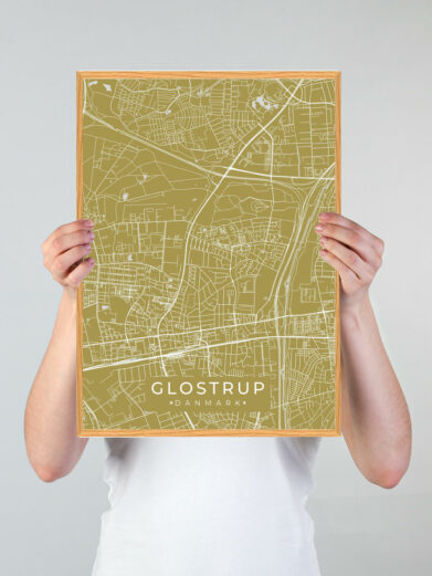 Glostrup by plakat med gul baggrund. Denne Glostrup plakat med området som motiv viser Glostrup fra sin smukkeste side
