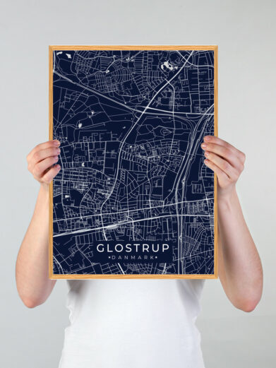 Glostrup by plakat med mørkeblå baggrund. Denne Glostrup plakat med området som motiv viser Glostrup fra sin smukkeste side