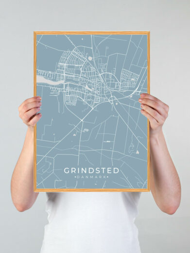 Grindsted by plakat med lyseblå baggrund. Denne Grindsted plakat med området som motiv viser Grindsted fra sin smukkeste side