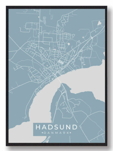 Hadsund byplakat i stilrent design. Denne Hadsund byplakat er med lyseblå baggrund og viser Hadsund fra sin smukkeste side