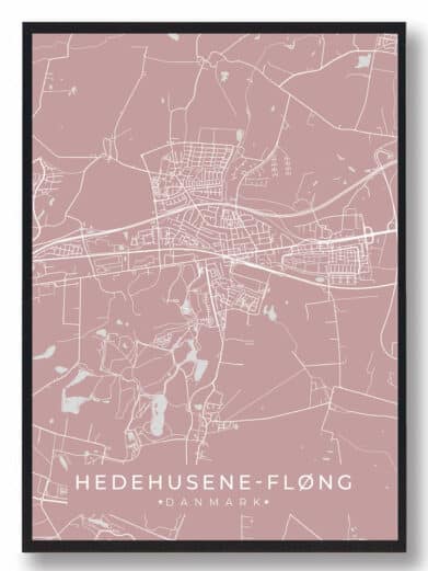 Hedehusene Fløng byplakat i stilrent design. Denne Hedehusene Fløng byplakat er med rosa baggrund og viser Hedehusene Fløng fra sin smukkeste side