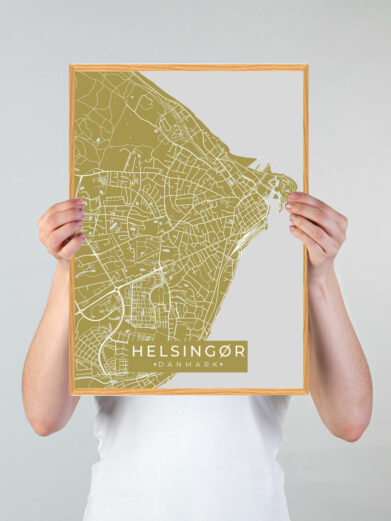Helsingør by plakat med gul baggrund. Denne Helsingør plakat med området som motiv viser Helsingør fra sin smukkeste side
