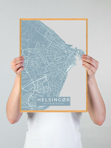 Helsingør by plakat med lyseblå baggrund. Denne Helsingør plakat med området som motiv viser Helsingør fra sin smukkeste side