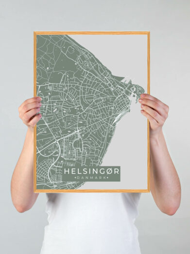 Helsingør byplakat i stilrent design. Denne Hadsten byplakat er med grøn baggrund og viser Hadsten fra sin smukkeste side