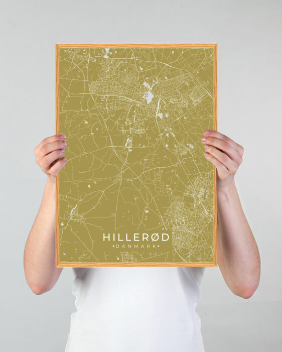 Hillerød by plakat med gul baggrund. Denne Hillerød plakat med området som motiv viser Hillerød fra sin smukkeste side