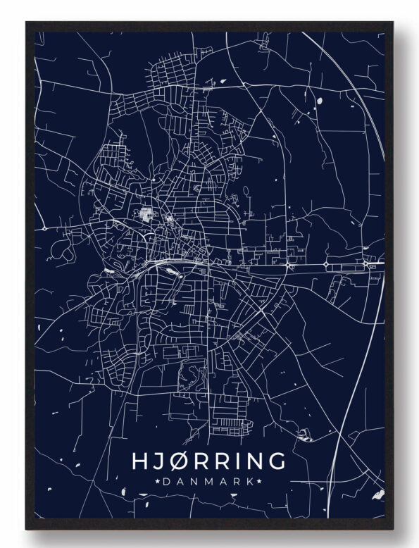 Hjørring byplakat i stilrent design. Denne Hjørring byplakat er med mørkeblå baggrund og viser Hjørring fra sin smukkeste side