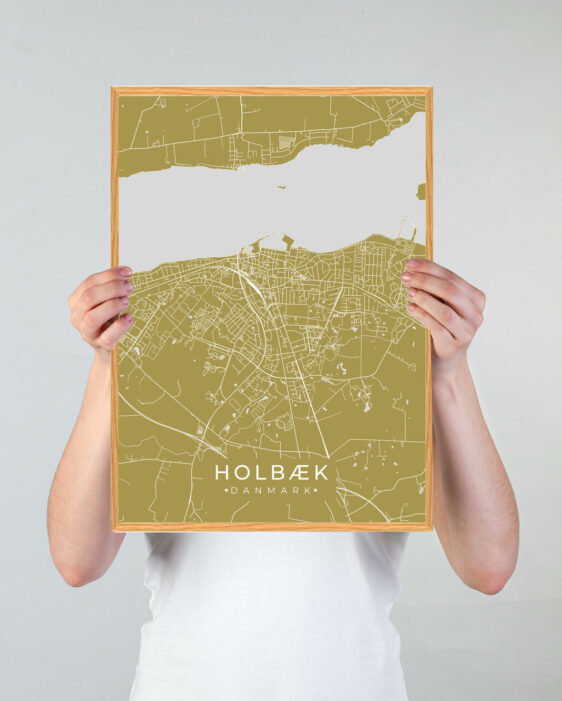Holbæk by plakat med gul baggrund. Denne Holbæk plakat med området som motiv viser Holbæk fra sin smukkeste side