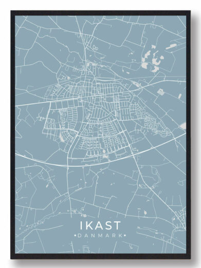 Ikast byplakat i stilrent design. Denne Ikast byplakat er med lyseblå baggrund og viser Ikast fra sin smukkeste side