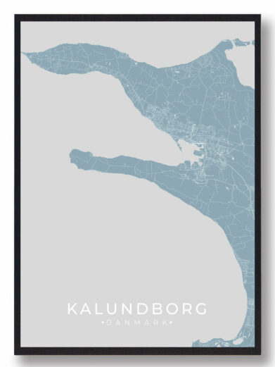 Kalundborg plakat i lyseblå. Minimalistisk design af Sjællandsk bykort. Perfekt til stuen. Byplakat i ramme.