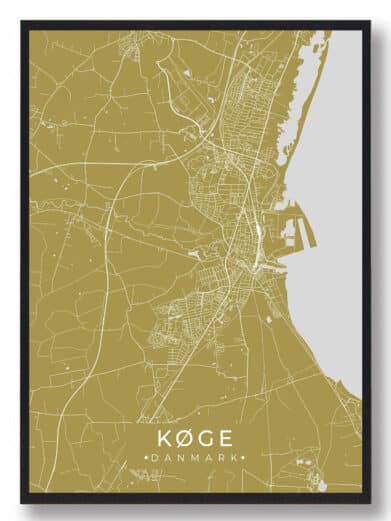 Køge plakat i karrygul. Detaljeret bykort over Køge, Sjælland, med gader og vandveje. Stilfuldt design til boligindretning.