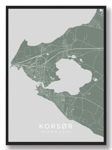 Korsør byplakat i stilrent design. Denne Korsør byplakat er med grøn baggrund og viser Korsør fra sin smukkeste side