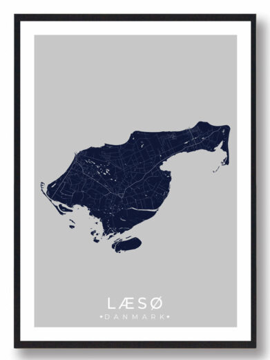 Læsø plakat i stilrent design. Denne Læsø byplakat er med mørkeblå baggrund og viser Læsø fra sin smukkeste side