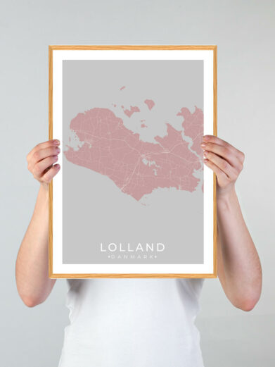 Lolland plakat med lyserød baggrund. Denne Lolland plakat med området som motiv viser Lolland fra sin smukkeste side