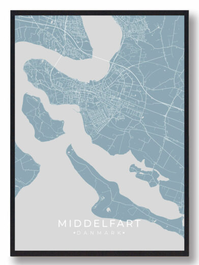 Middelfart byplakat i stilrent design. Denne Middelfart byplakat er med lyseblå baggrund og viser Middelfart fra sin smukkeste side