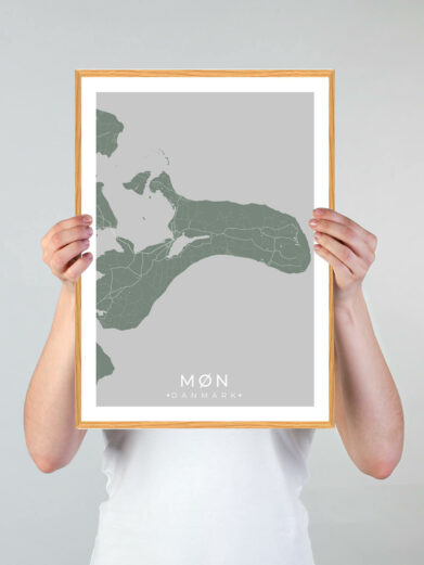 Møn by plakat med grøn baggrund. Denne Møn plakat med området som motiv viser Møn fra sin smukkeste side