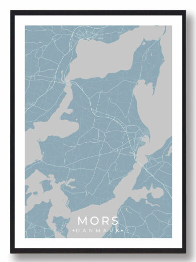 Mors byplakat i stilrent design. Denne Mors byplakat er med lyseblå baggrund og viser Mors fra sin smukkeste side