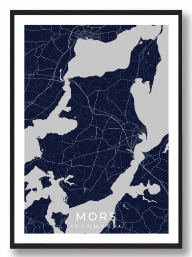 Mors byplakat i stilrent design. Denne Mors byplakat er med mørkeblå baggrund og viser Mors fra sin smukkeste side