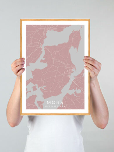 Mors plakat med lyserød baggrund. Denne Mors plakat med området som motiv viser Mors fra sin smukkeste side