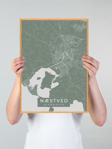 Næstved plakat i grøn. Stilfuldt bykort af Næstved, Sjælland. Moderne design, perfekt til stuen. Nu på tilbud!