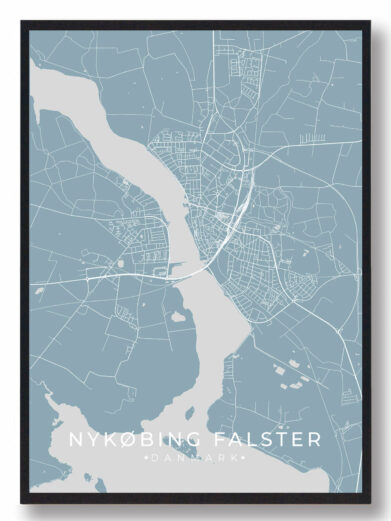Nykøbing Falster byplakat i stilrent design. Denne Nykøbing Falster byplakat er med lyseblå baggrund og viser Nykøbing Falster fra sin smukkeste side